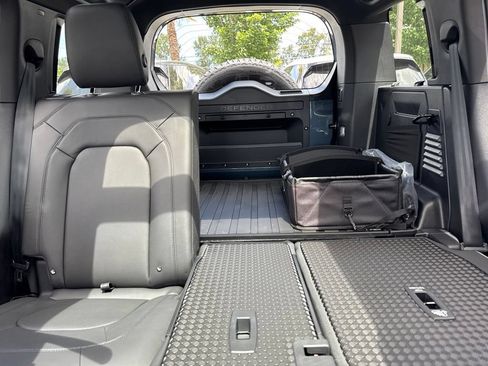 New 2026 Land Rover Defender 110 X-Dynamic SE AWD/4WD image 18