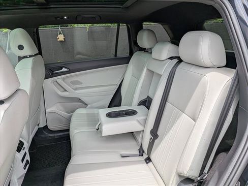Certified 2024 Volkswagen Tiguan SE R-Line AWD/4WD image 22