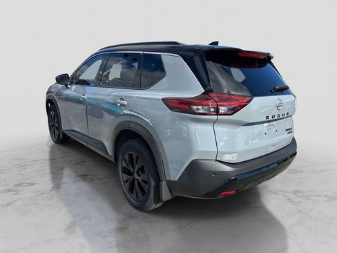 Used 2023 Nissan Rogue SV w/ SV Premium B Package image 3