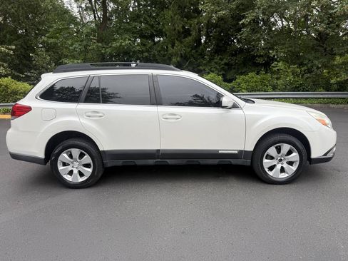 Used 2012 Subaru Outback 2.5i Premium AWD/4WD image 2