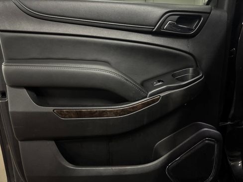 Used 2017 Chevrolet Suburban LT RWD image 31