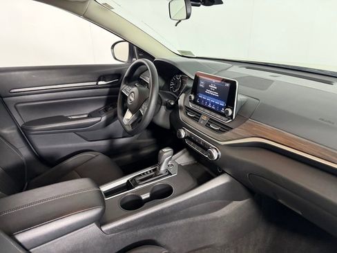 Used 2025 Nissan Altima 2.5 SV image 30