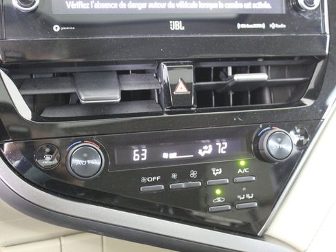 Used 2021 Toyota Camry XLE w/ Navigation Upgrade Package image 15