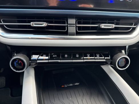 New 2026 Chevrolet Equinox EV LT image 22