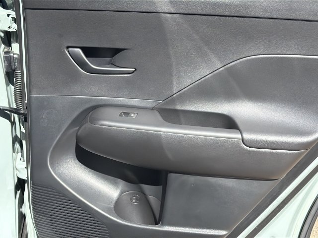 Used 2027 Hyundai Kona SE FWD image 37