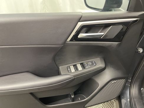 Used 2025 Mitsubishi Outlander SE image 19