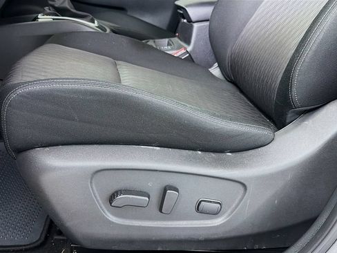 Used 2020 Nissan Rogue SV FWD image 21