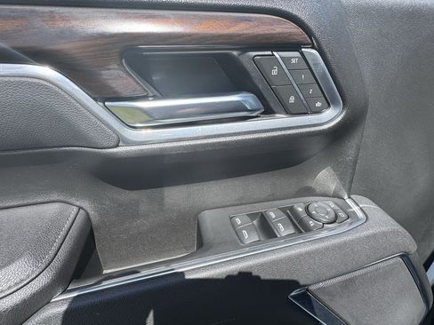 Used 2025 GMC Sierra 1500 SLT AWD/4WD image 11