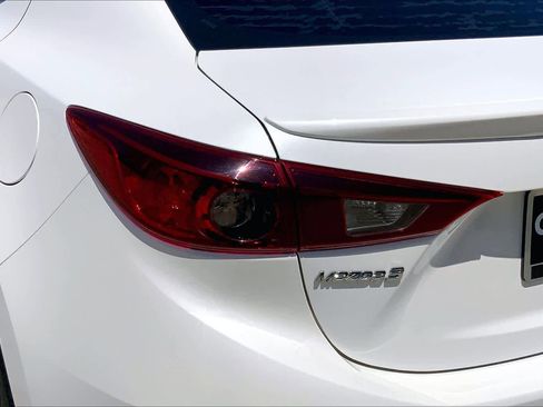 Used 2018 MAZDA MAZDA3 Touring FWD image 26