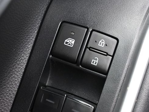 Used 2023 Toyota Highlander L AWD/4WD image 13