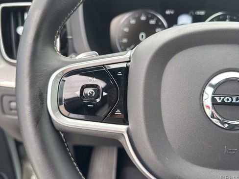 Used 2020 Volvo XC60 T5 R-Design FWD image 14
