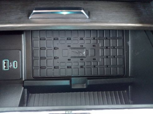 Used 2024 Ford Expedition Limited image 25