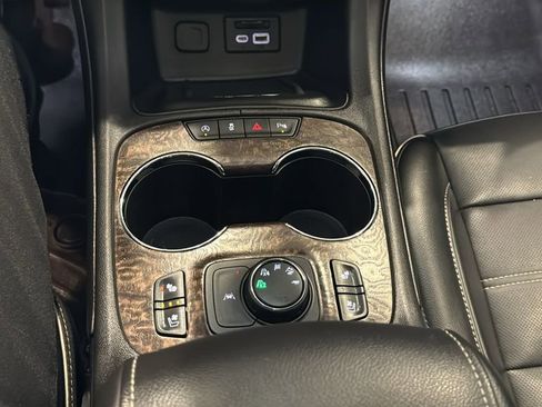 Used 2021 GMC Acadia Denali w/ Denali Ultimate Package AWD/4WD image 30