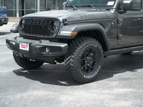 New 2025 Jeep Gladiator Willys image 42