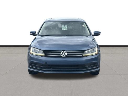 Used 2017 Volkswagen Jetta SE FWD image 2