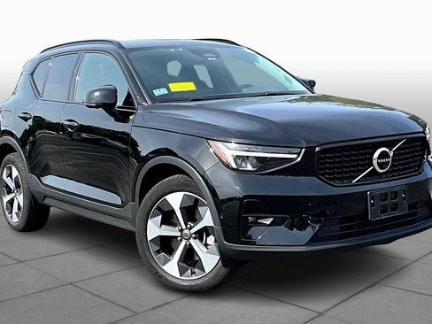 Certified 2023 Volvo XC40 B5 Plus w/ Driver Assist Package image 2