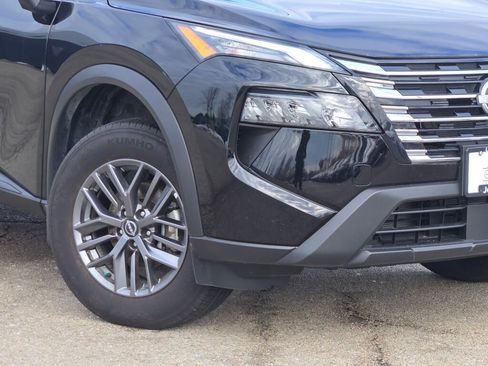 Used 2025 Nissan Rogue S AWD/4WD image 3