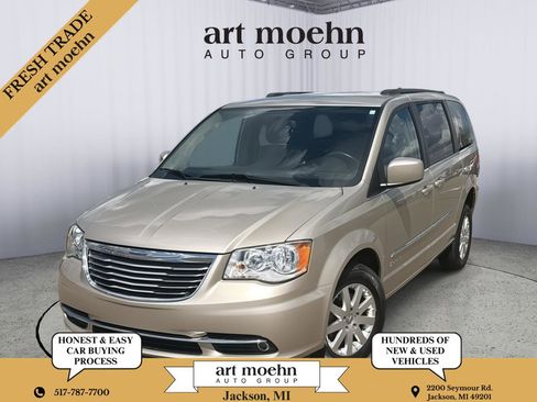 Used 2016 Chrysler Town & Country Touring FWD image 1