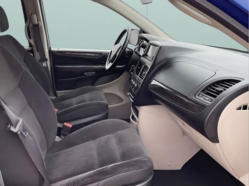 Used 2018 Dodge Grand Caravan SE w/ UConnect Hands-Free Group FWD image 15