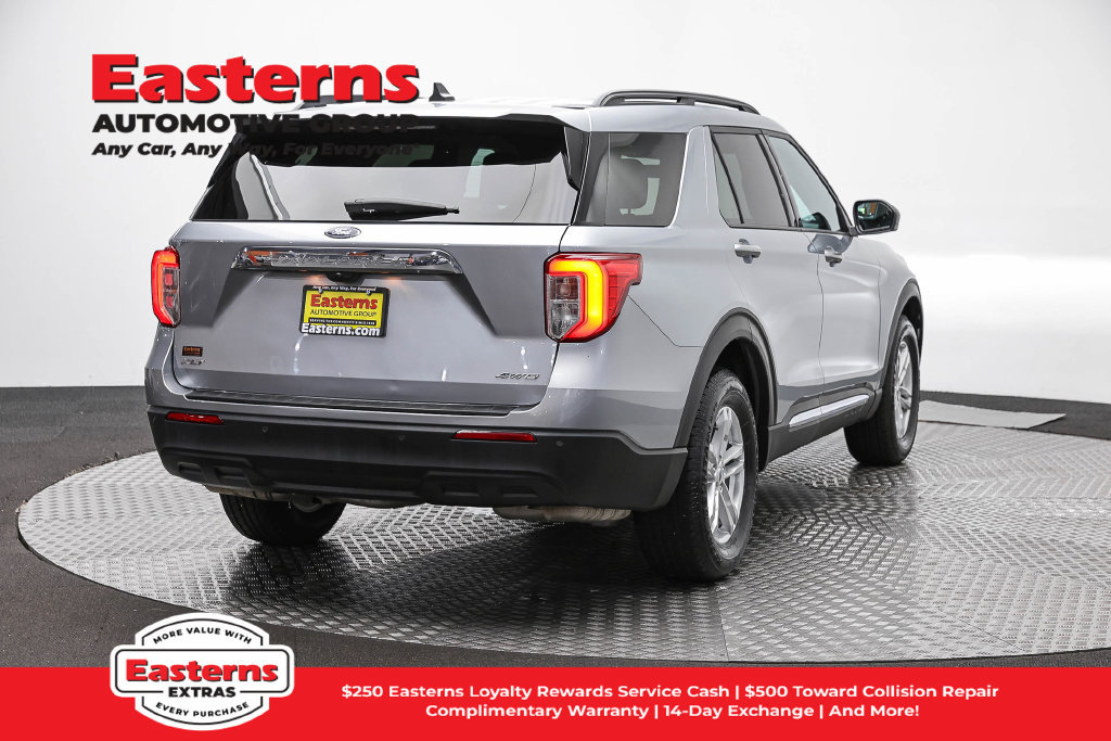 Used 2023 Ford Explorer XLT AWD/4WD image 6