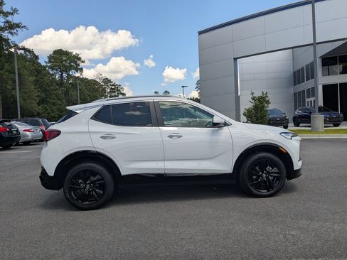 Used 2024 Buick Encore GX Sport Touring FWD image 3