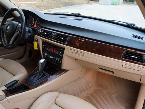 Used 2011 BMW 335i xDrive Sedan image 23