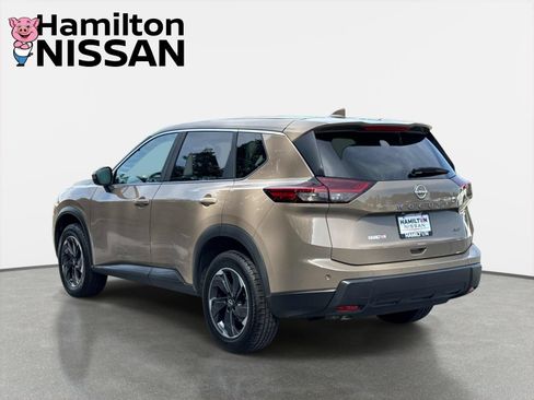 Used 2025 Nissan Rogue SV AWD/4WD image 4