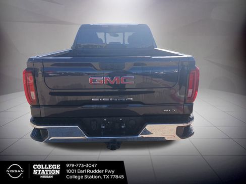Used 2023 GMC Sierra 1500 SLT image 3