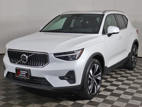 Used 2023 Volvo XC40 B5 Plus w/ Protection Package Premier AWD/4WD image 10
