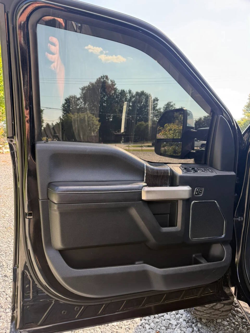 Used 2021 Ford F250 Lariat w/ Lariat Ultimate Package AWD/4WD image 15