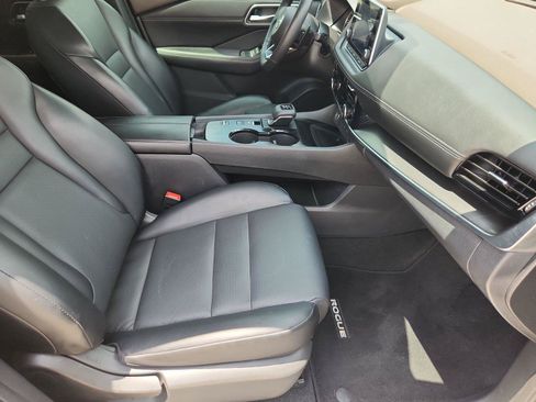 Used 2021 Nissan Rogue SV w/ Premium Package FWD image 27