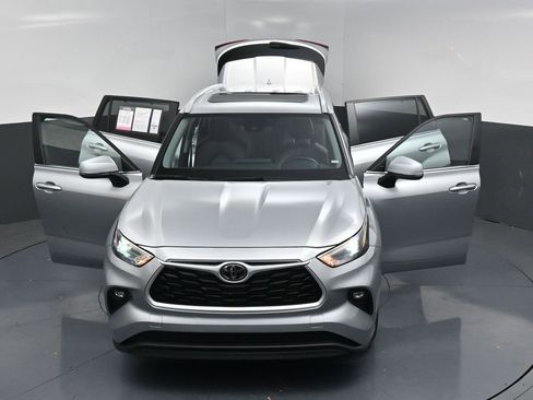 Used 2023 Toyota Highlander XLE image 26