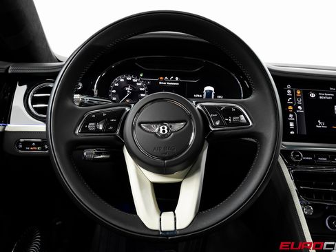 Used 2024 Bentley Flying Spur W12 image 31