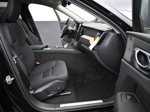 New 2026 Volvo XC60 B5 Plus w/ Climate Package AWD/4WD image 15