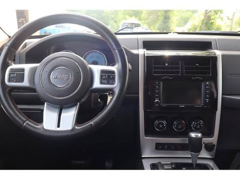 Used 2012 Jeep Liberty Arctic AWD/4WD image 11