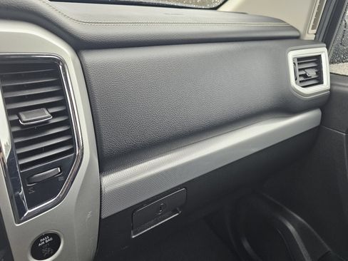 Used 2019 Nissan Titan PRO-4X image 15