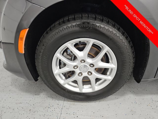 Used 2020 Chrysler Pacifica Touring w/ Cold Weather Group FWD image 9