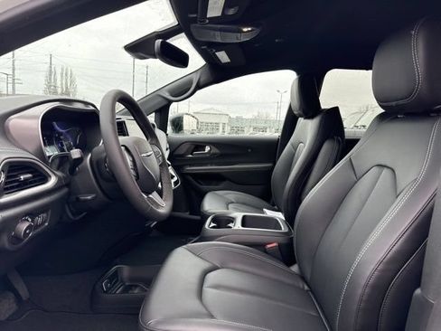 New 2026 Chrysler Pacifica Select AWD/4WD image 15