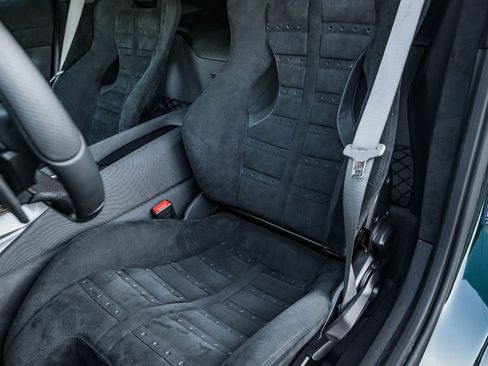 Used 2022 Ferrari 812 Competizione image 18