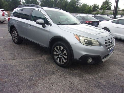 Used 2015 Subaru Outback 2.5i Limited AWD/4WD image 3