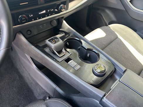 Used 2025 Nissan Rogue SV AWD/4WD image 42