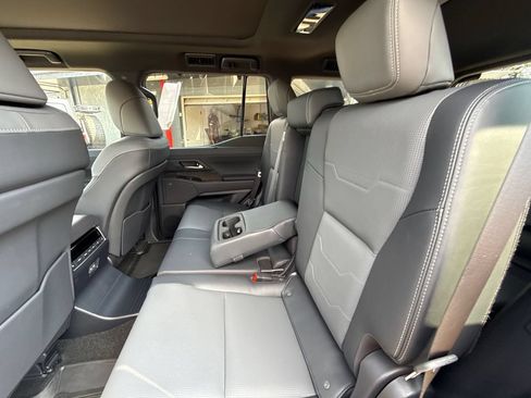 Used 2026 Lexus GX 550 w/ Accessory Package (2T) AWD/4WD image 18