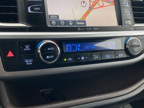 Used 2017 Toyota Highlander XLE image 26