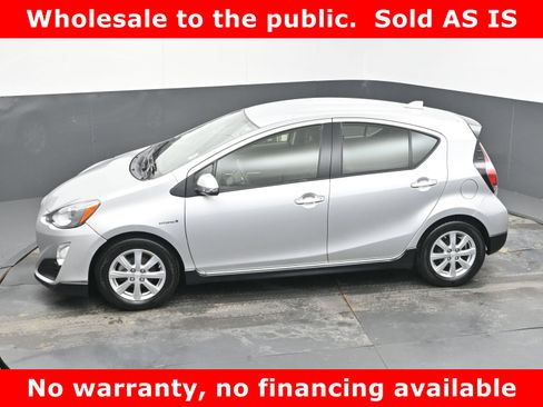 Used 2017 Toyota Prius C Two image 33