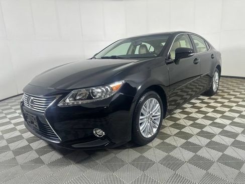Used 2014 Lexus ES 350 w/ Luxury Package FWD image 3