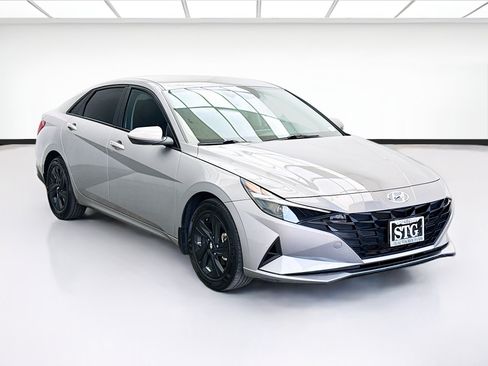 Used 2023 Hyundai Elantra SEL FWD image 3