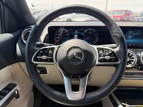 Used 2022 Mercedes-Benz GLB 250 4MATIC image 15