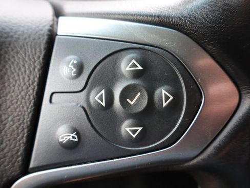 Used 2019 Chevrolet Suburban LT RWD image 32
