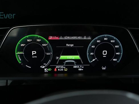 Used 2022 Audi e-tron Premium Plus image 26