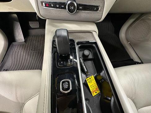 Used 2025 Volvo XC90 T8 Plus w/ Protection Package Premier AWD/4WD image 29